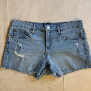 Women’s Gap 3 inch jean shorts, size 29